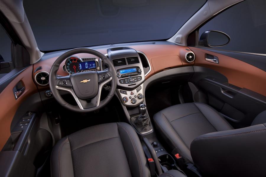  Chevrolet Sonic Sedan 2011 года  (фото 10 из 27)